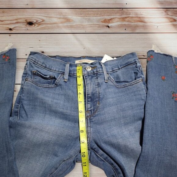 Levi's Shaping Skinny Embroidered Jeans Waist 26 - Picture 9 of 11